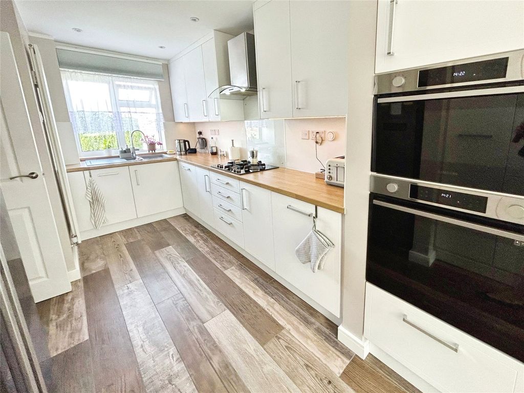 Property photo 3 of 16 Kitchen