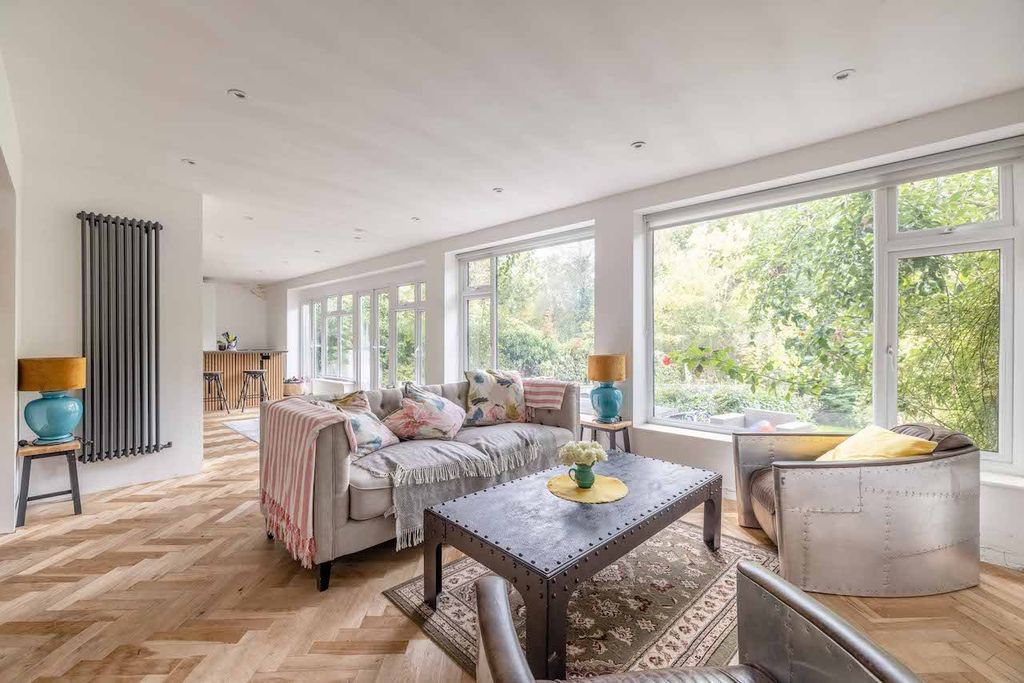 Property photo 2 of 33