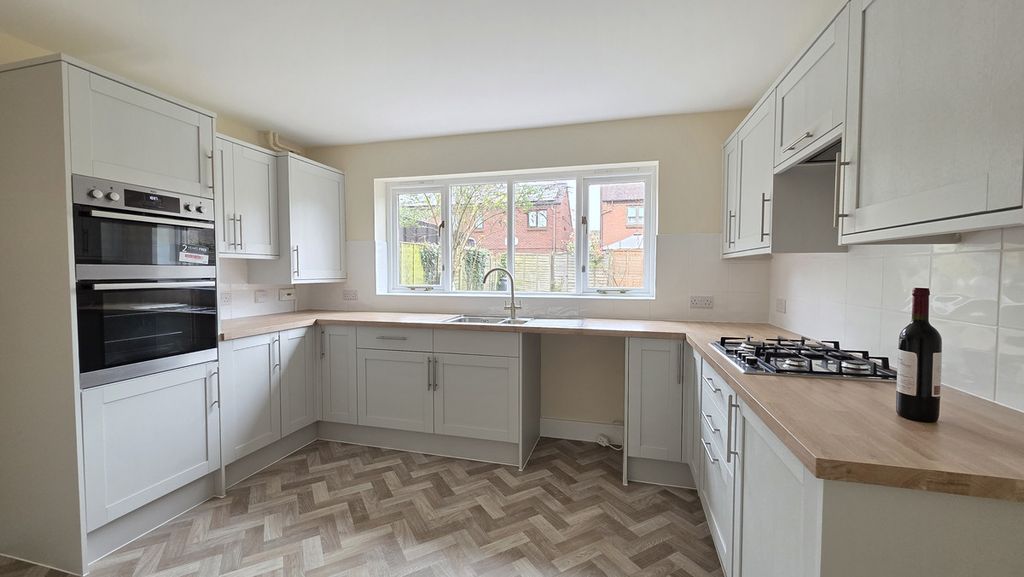 Property photo 2 of 30