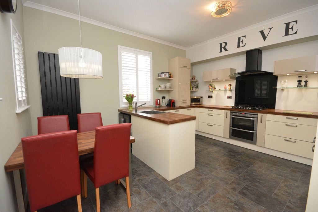 Property photo 3 of 27