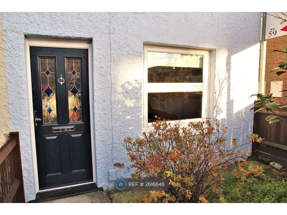 Property photo 1 of 17 Front Garden