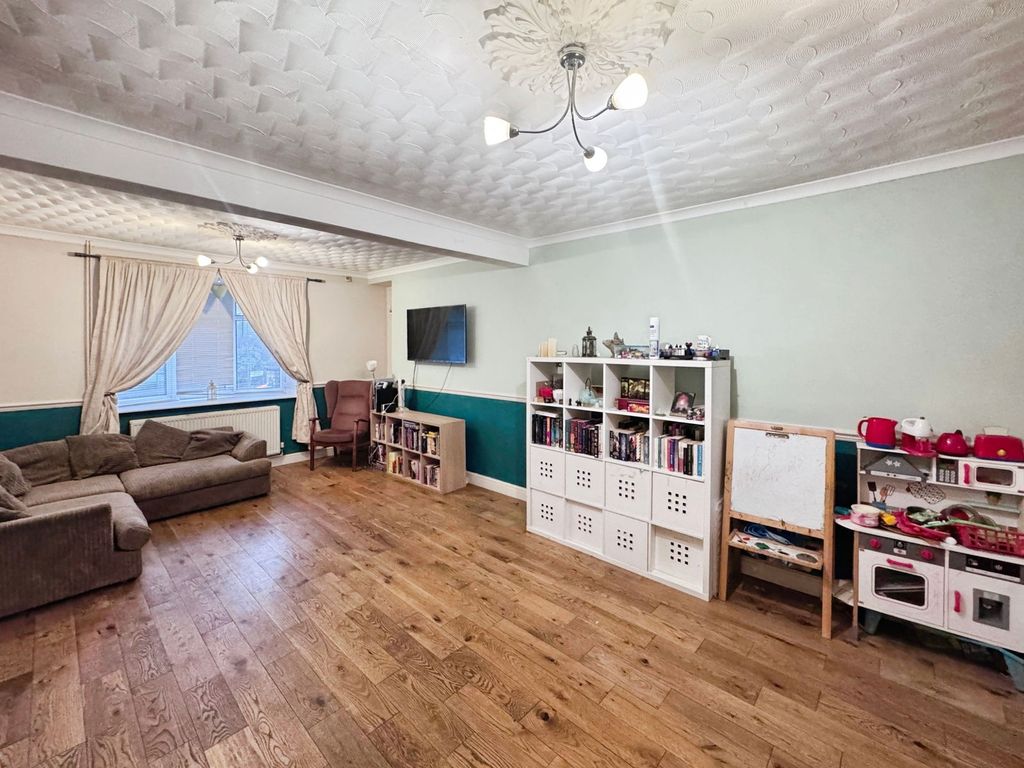 Property photo 2 of 25