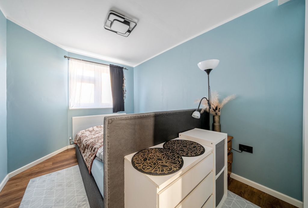 Property photo 2 of 15 1394201-9-6945565...