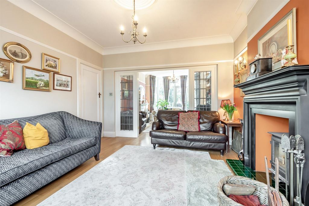 Property photo 3 of 32 8680787-Interior21.Jpg