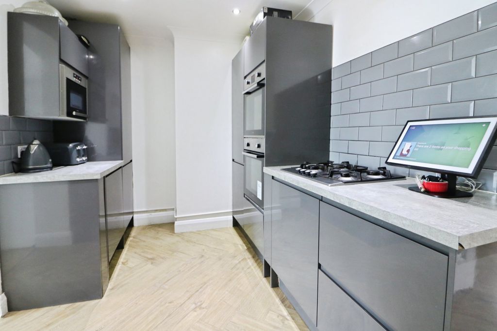 Property photo 2 of 32 Picture No. 23