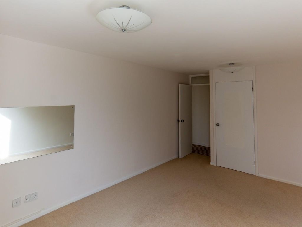 Property photo 3 of 19 Bedroom1-Durdham-Court-2.Jpg