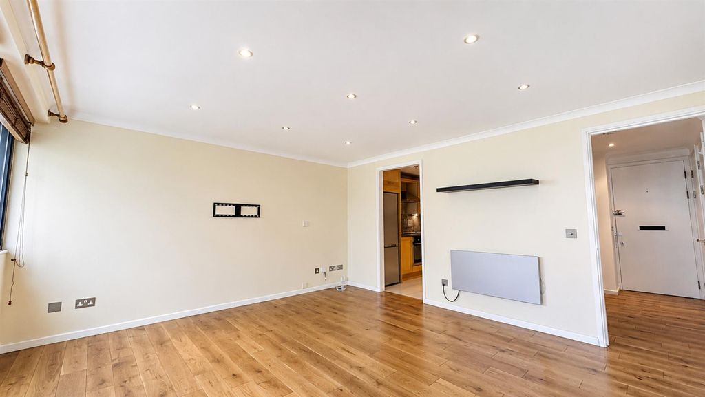 Property photo 2 of 19 31 Savoy Court 8.Jpg