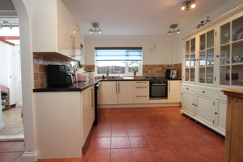 Property photo 3 of 25