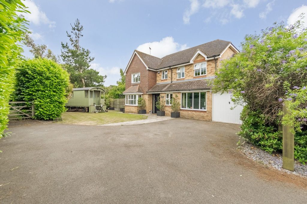 Property photo 1 of 27
