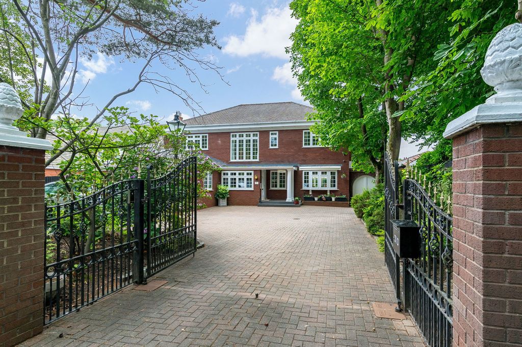 Property photo 1 of 33