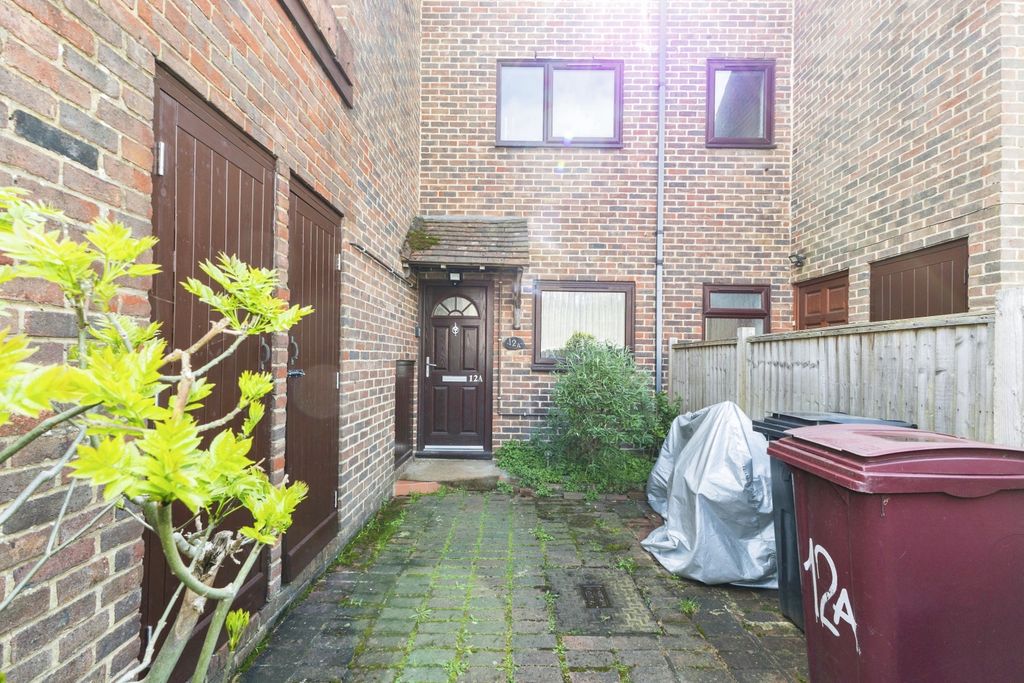 Property photo 2 of 20