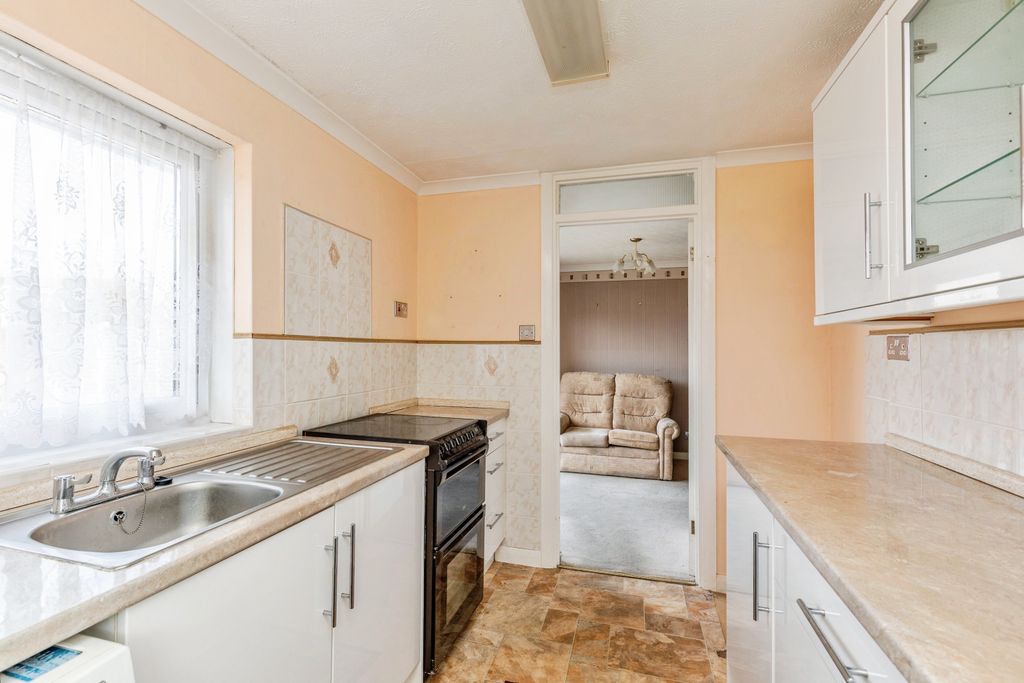 Property photo 3 of 16 Kitchen