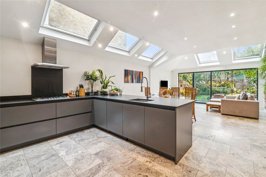 Property photo 1 of 24 Picture No. 18