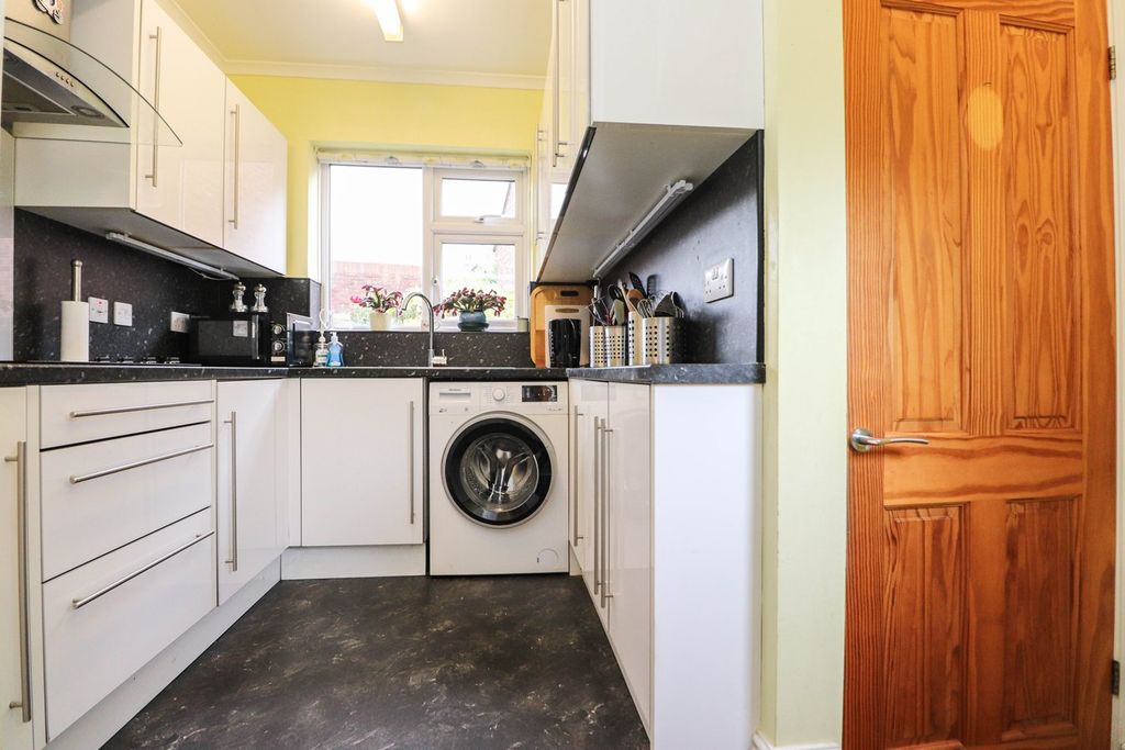 Property photo 3 of 15 Kitchen