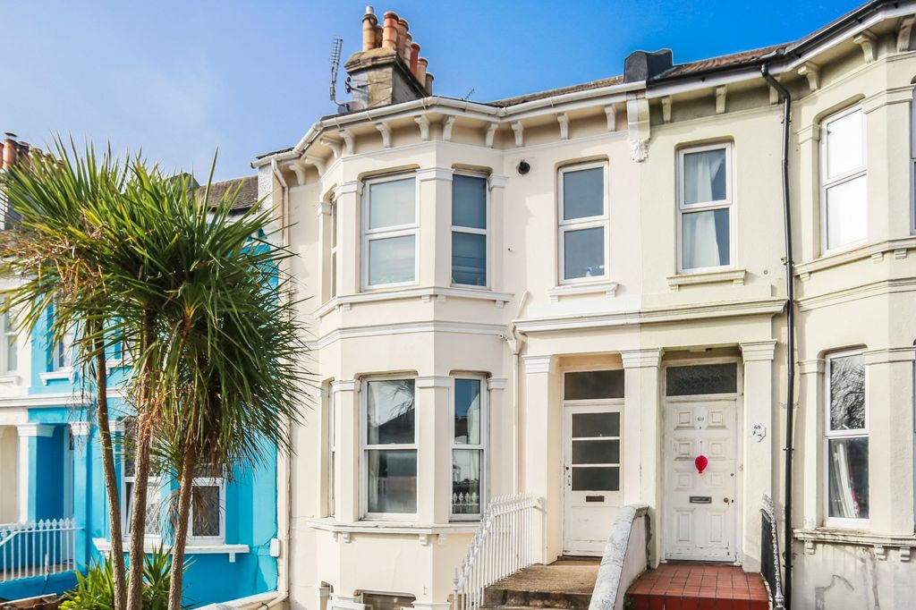 Property photo 1 of 12