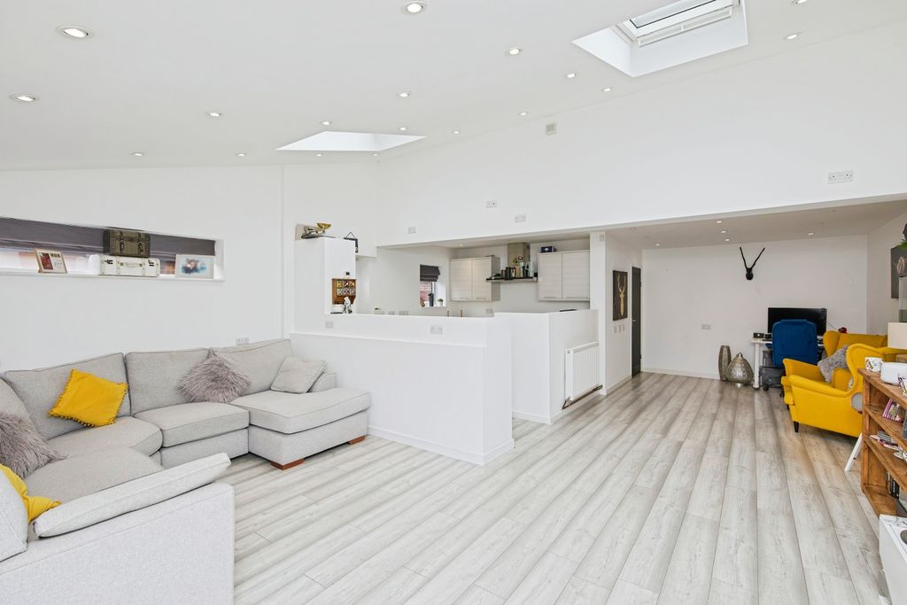 Property photo 2 of 20 Img_3573