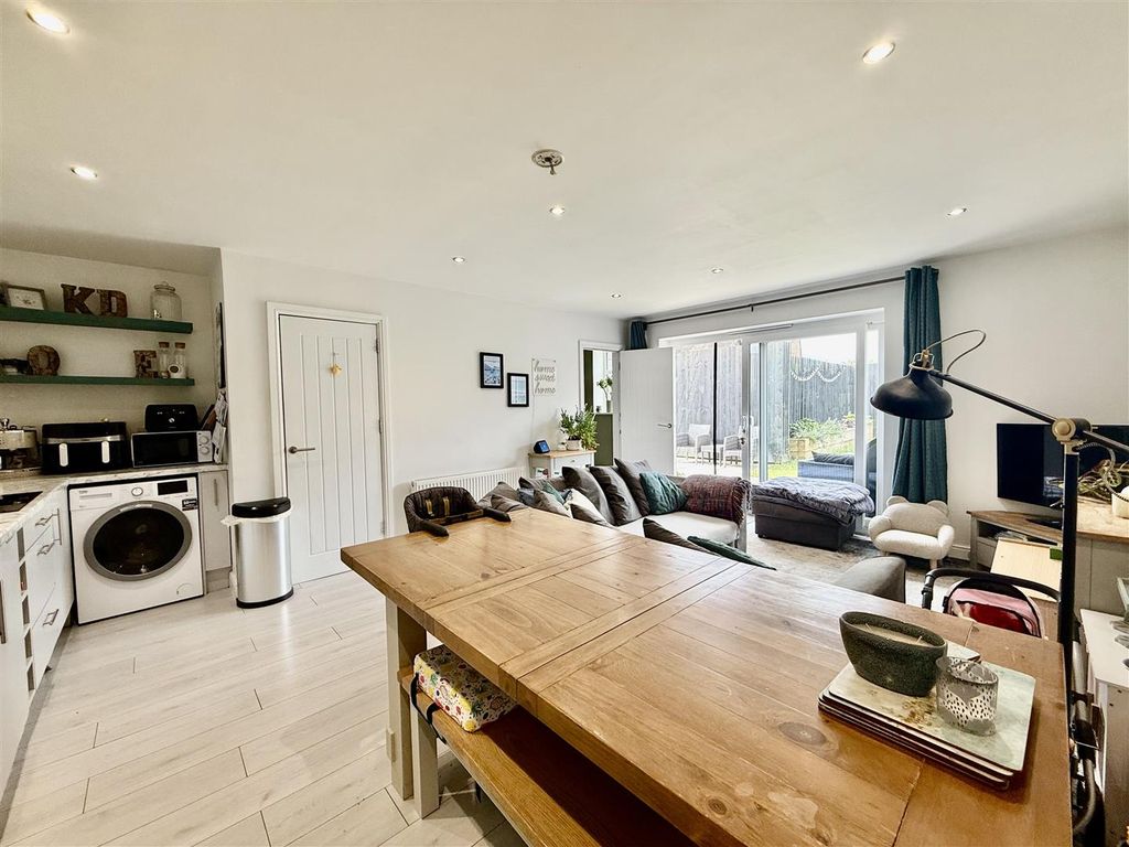 Property photo 2 of 13 2