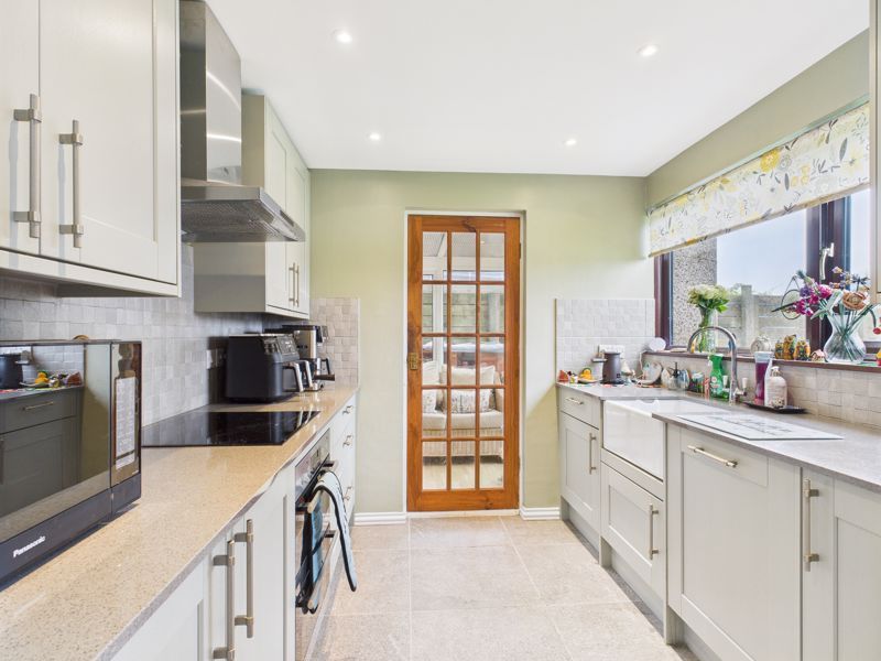 Property photo 2 of 10 Kitchen