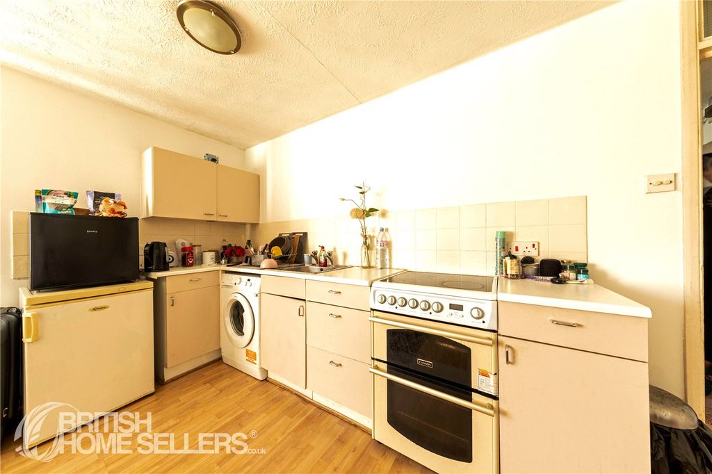 Property photo 3 of 8 Picture No. 06