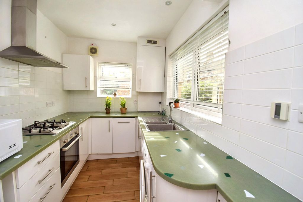 Property photo 3 of 25