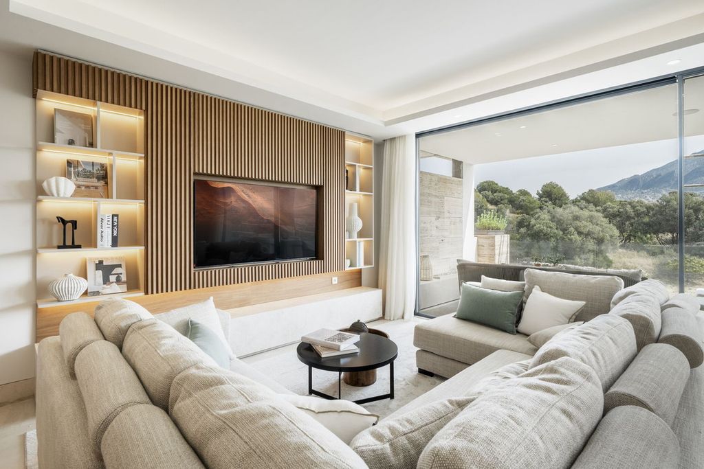 Property photo 1 of 44