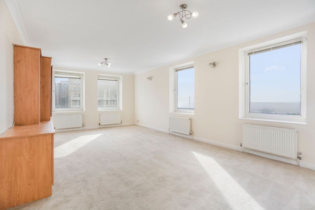 Property photo 3 of 22