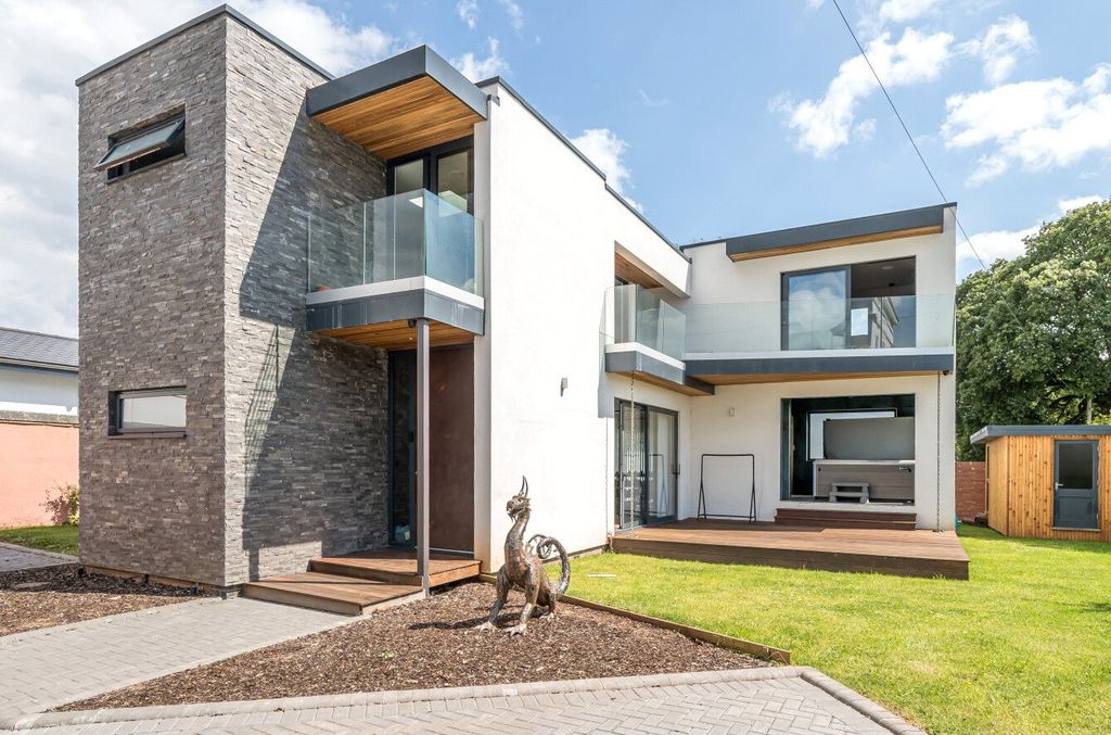 Property photo 2 of 14 Detached Annexe