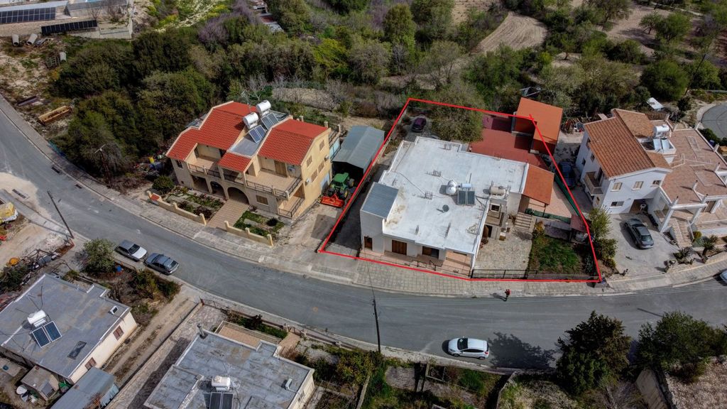 Property photo 1 of 2
