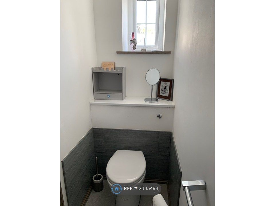 Property photo 3 of 10 Shared Toilet With Clean Male Student