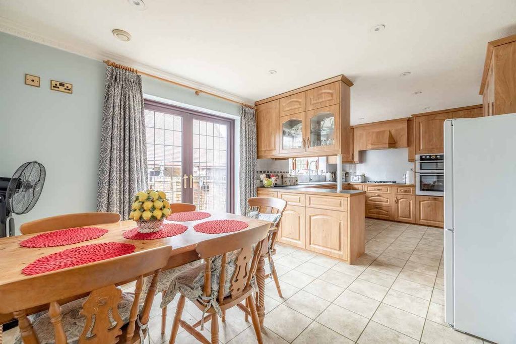 Property photo 3 of 25