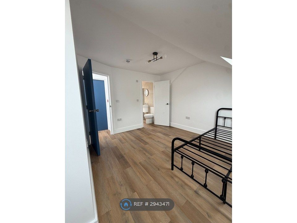 Property photo 3 of 22 Room 6
