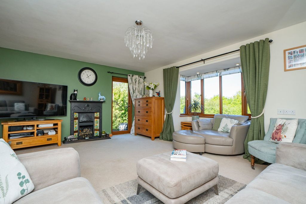 Property photo 3 of 33