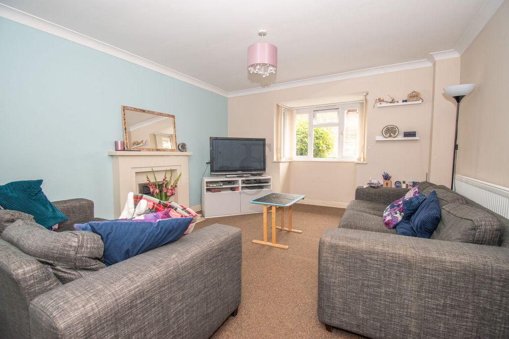 Property photo 2 of 16