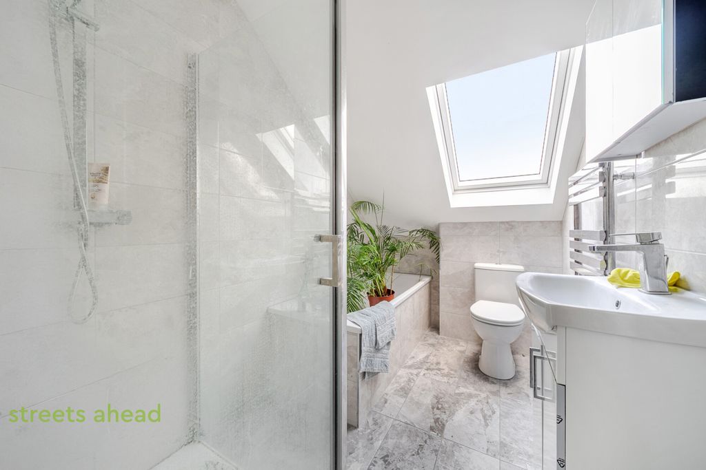 Property photo 2 of 17 Bfdf857E-0E8A-405...