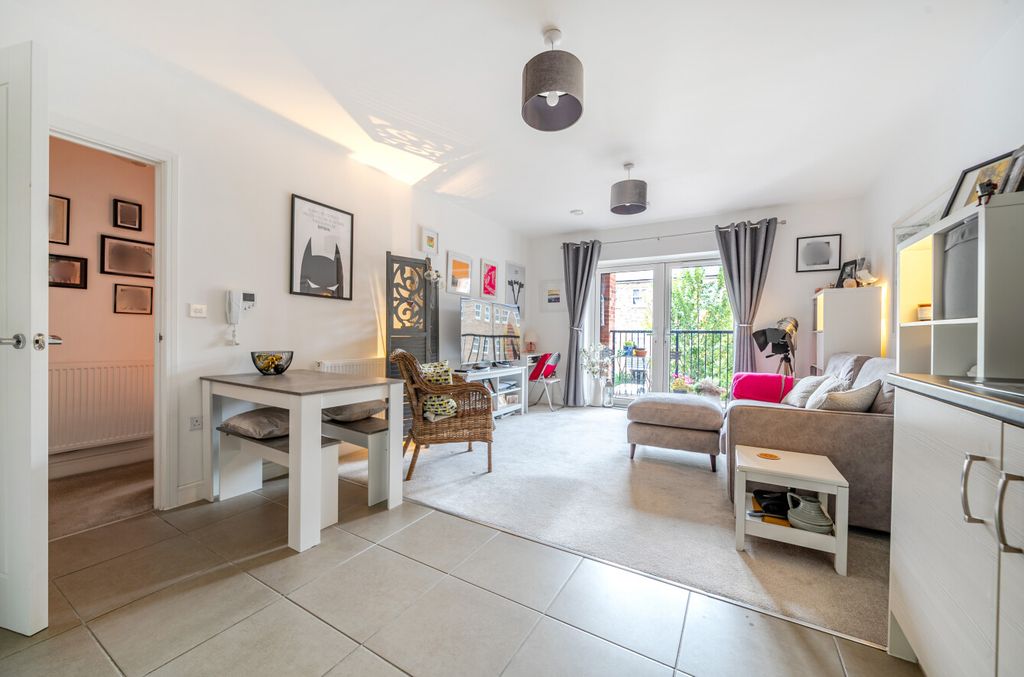 Property photo 2 of 8