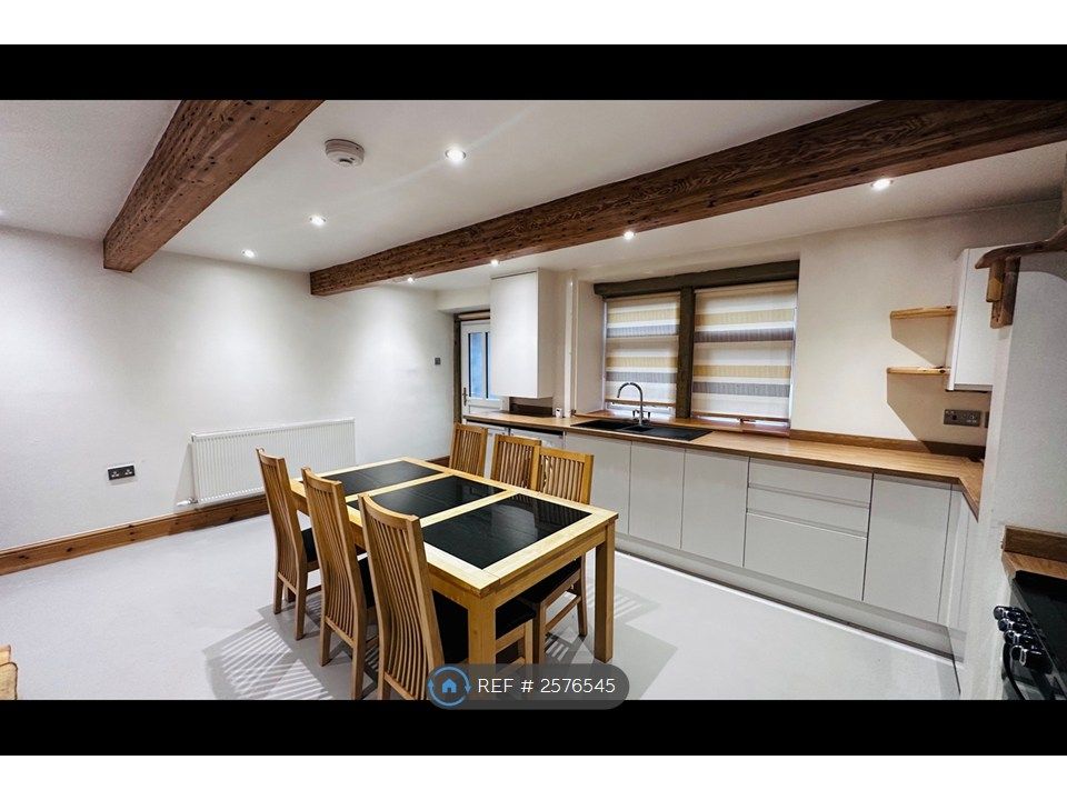 Property photo 2 of 10 Kitchen