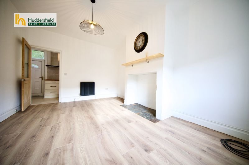Property photo 1 of 11 Livingroom