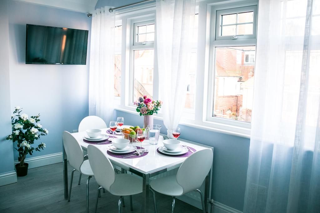 Property photo 3 of 9 Dining Room