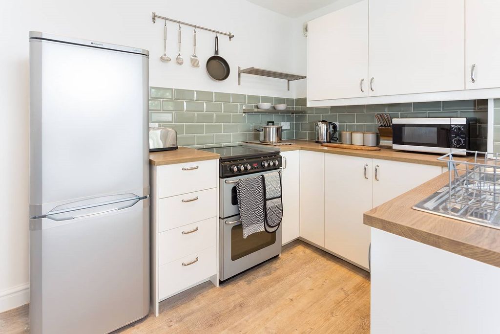 Property photo 2 of 12 376Bf0cd-Ea3A-4d52-8545-A3A8E34F8c70