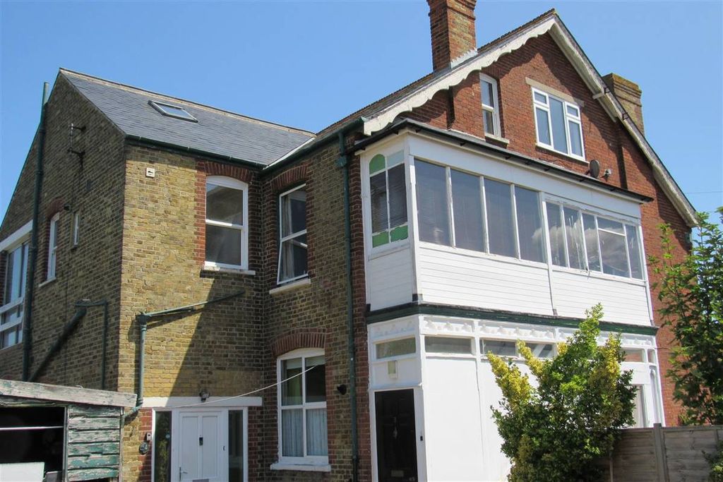 Property photo 3 of 27