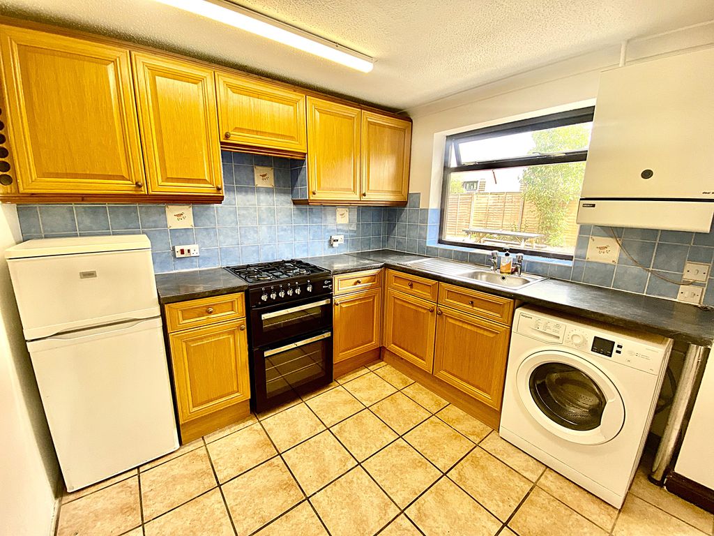 Property photo 3 of 11 Kitchen