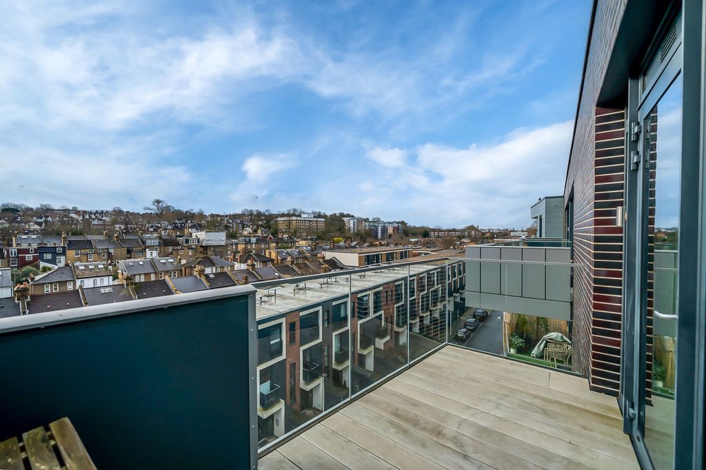 Property photo 2 of 16