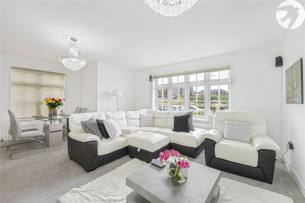 Property photo 2 of 18 Open Plan Living