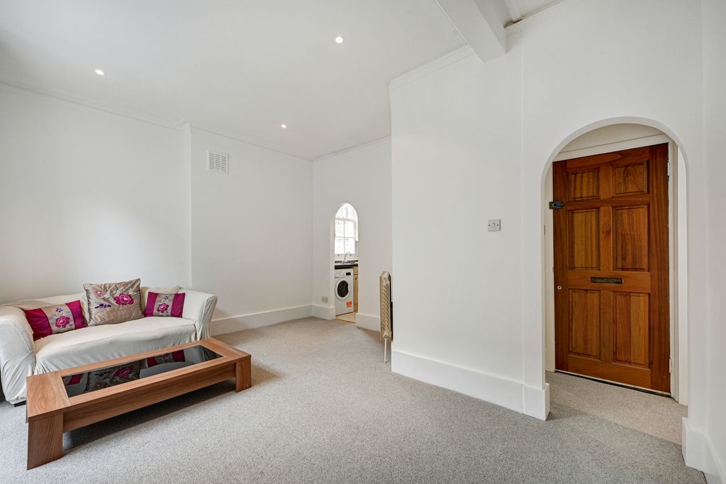 Property photo 2 of 8