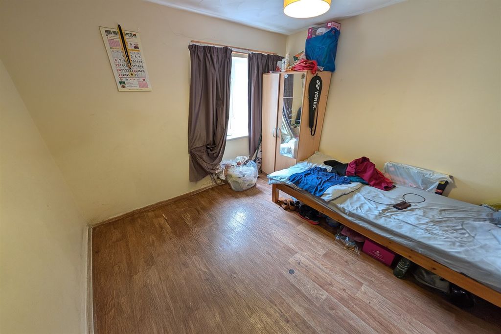 Property photo 2 of 6 (Main)