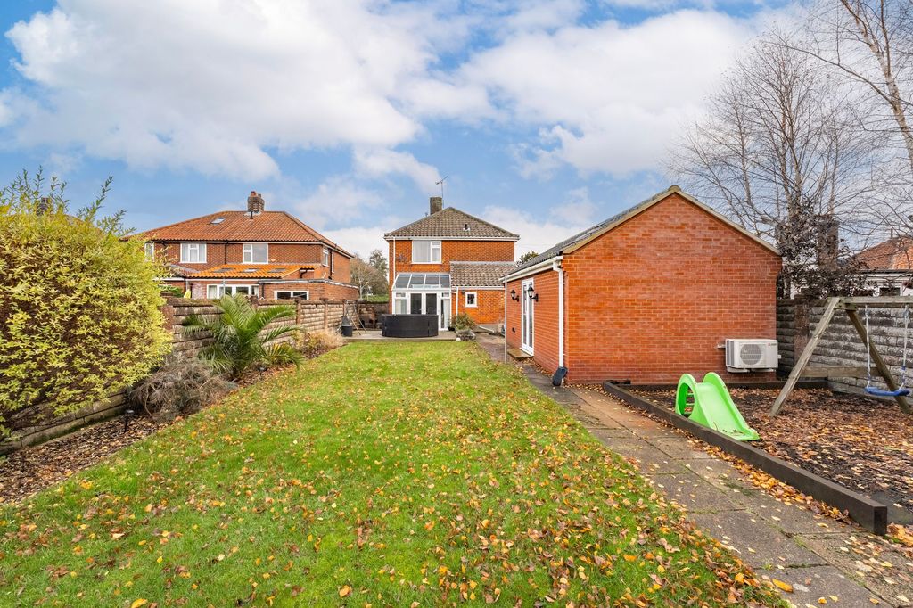 Property photo 2 of 24