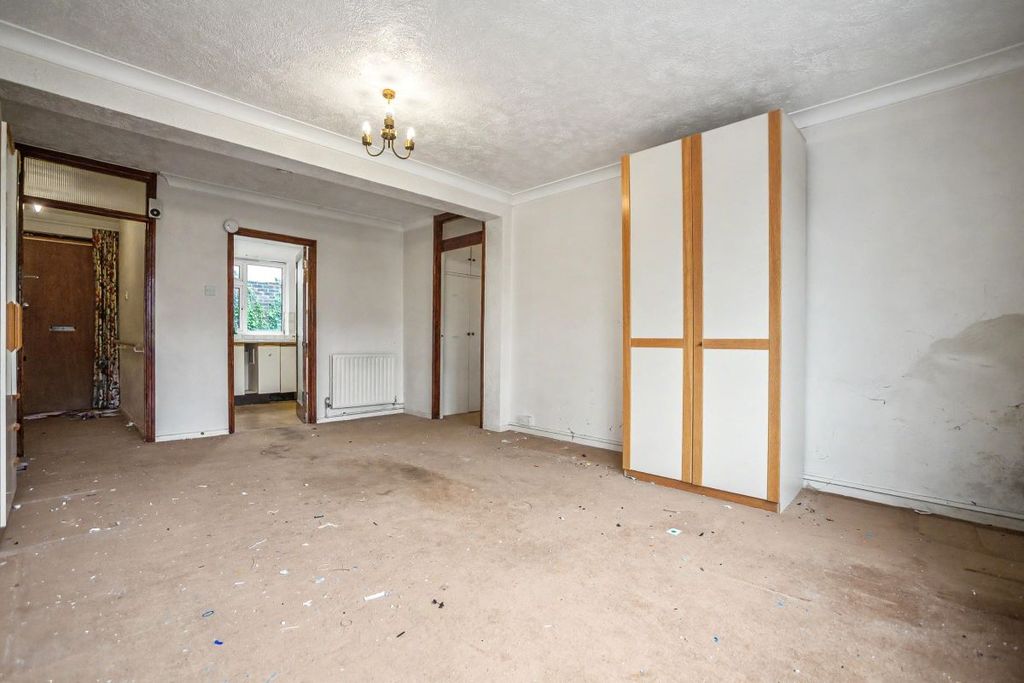 Property photo 3 of 12