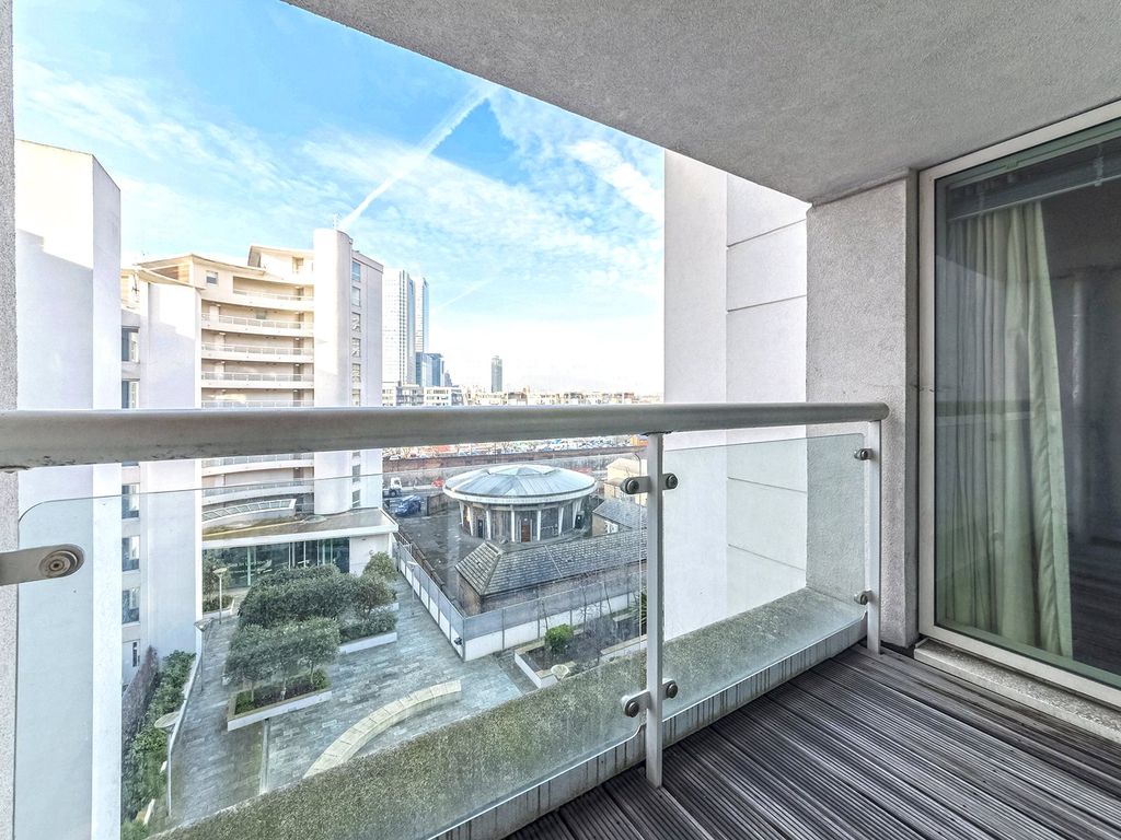 Property photo 2 of 10 Docklands E14