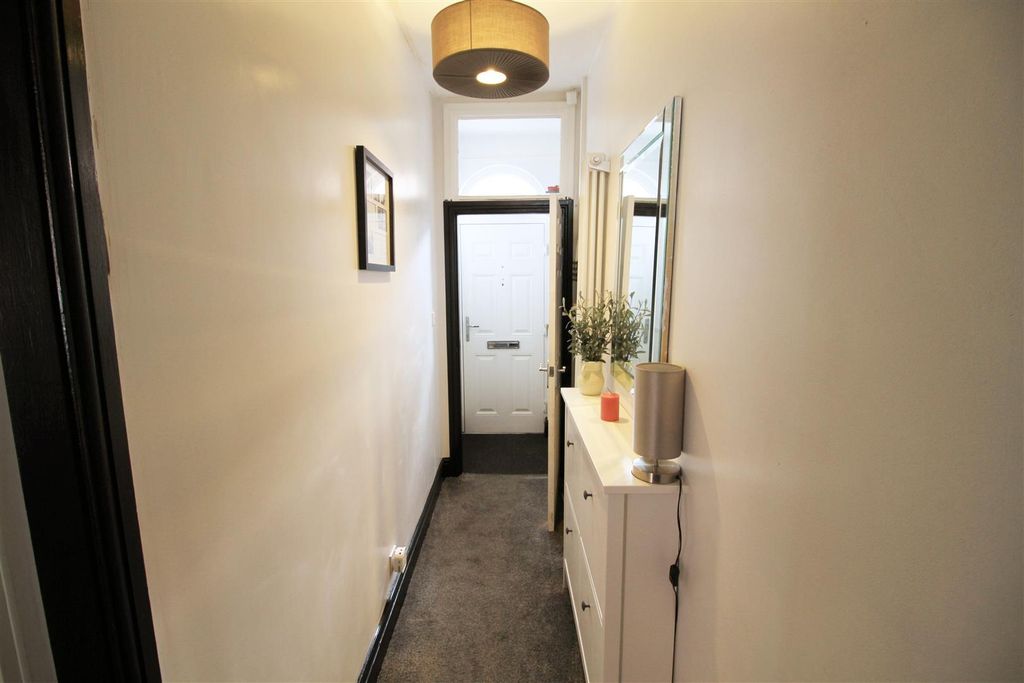 Property photo 3 of 13 Entrance Hall.Jpg