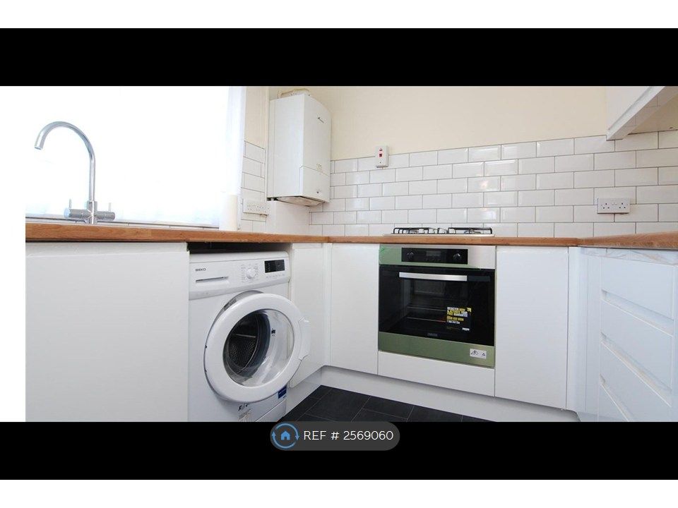 Property photo 2 of 5 Kitchen